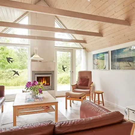 6 Person In Aakirkeby-by Traum * Vester Somarken