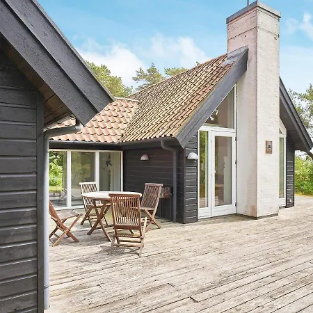 6 Person In Aakirkeby-by Traum