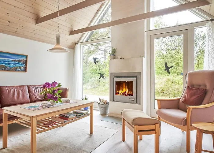 6 Person In Aakirkeby-by Traum