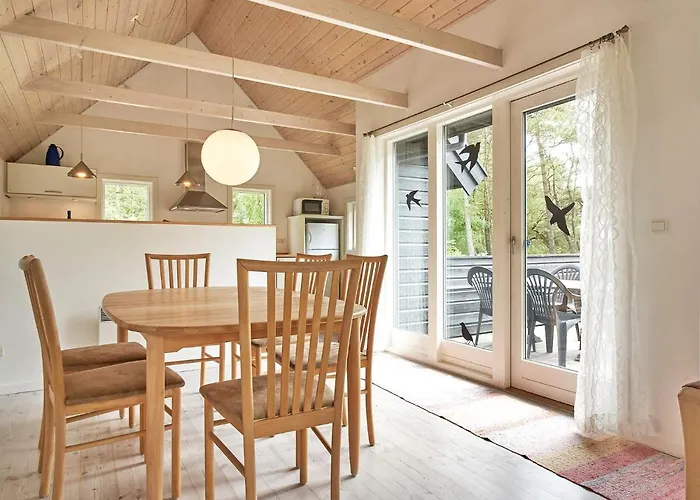 6 Person In Aakirkeby-by Traum