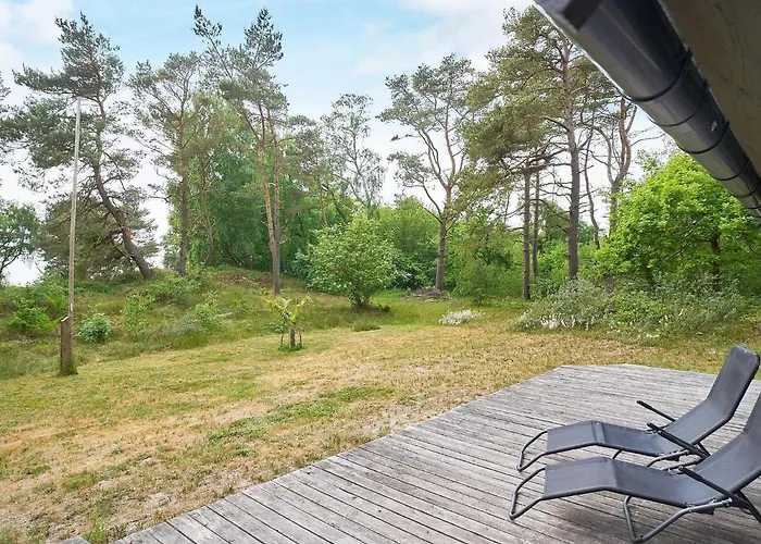 6 Person In Aakirkeby-by Traum